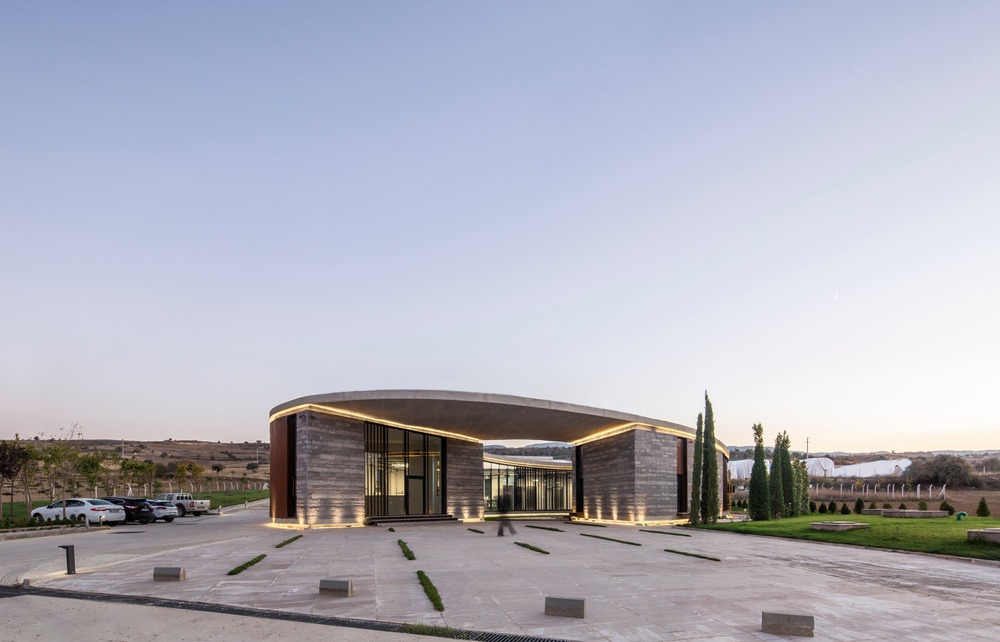 Slash Architects and Arkizon Architects, The Farm of 38-30