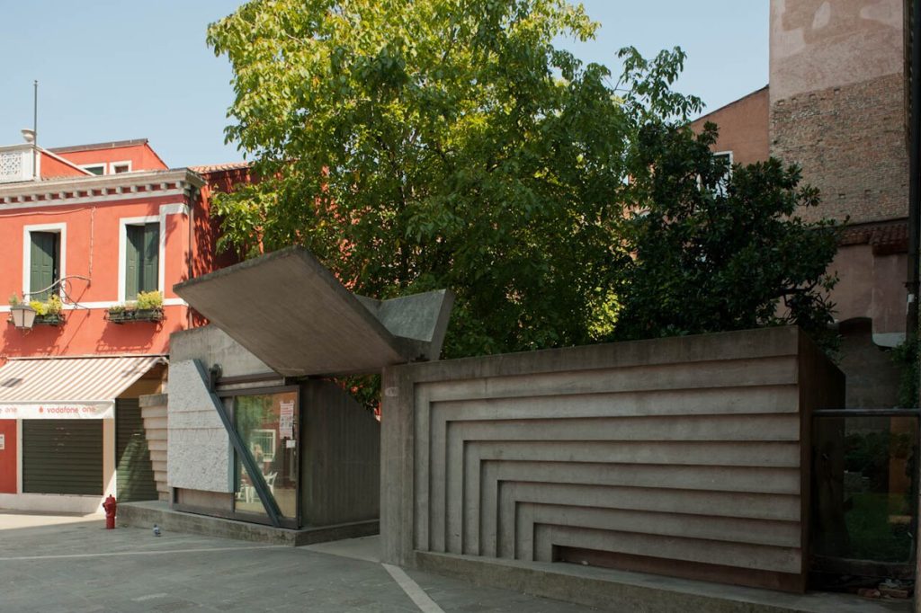 An Architect's Guide to Venice and its Modern Architecture
